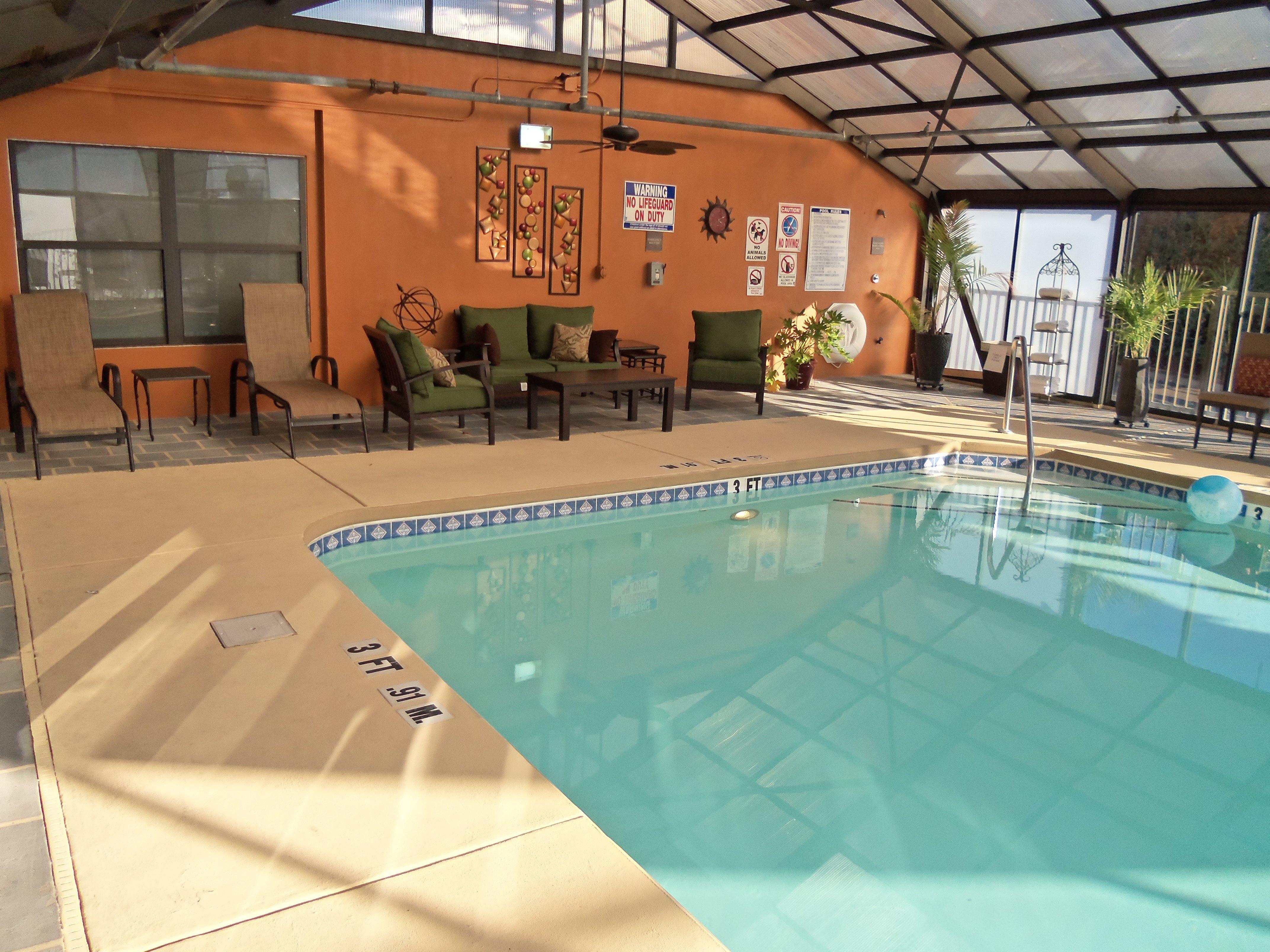 Holiday Inn Express Hotel & Suites Sanford By Ihg Exterior foto