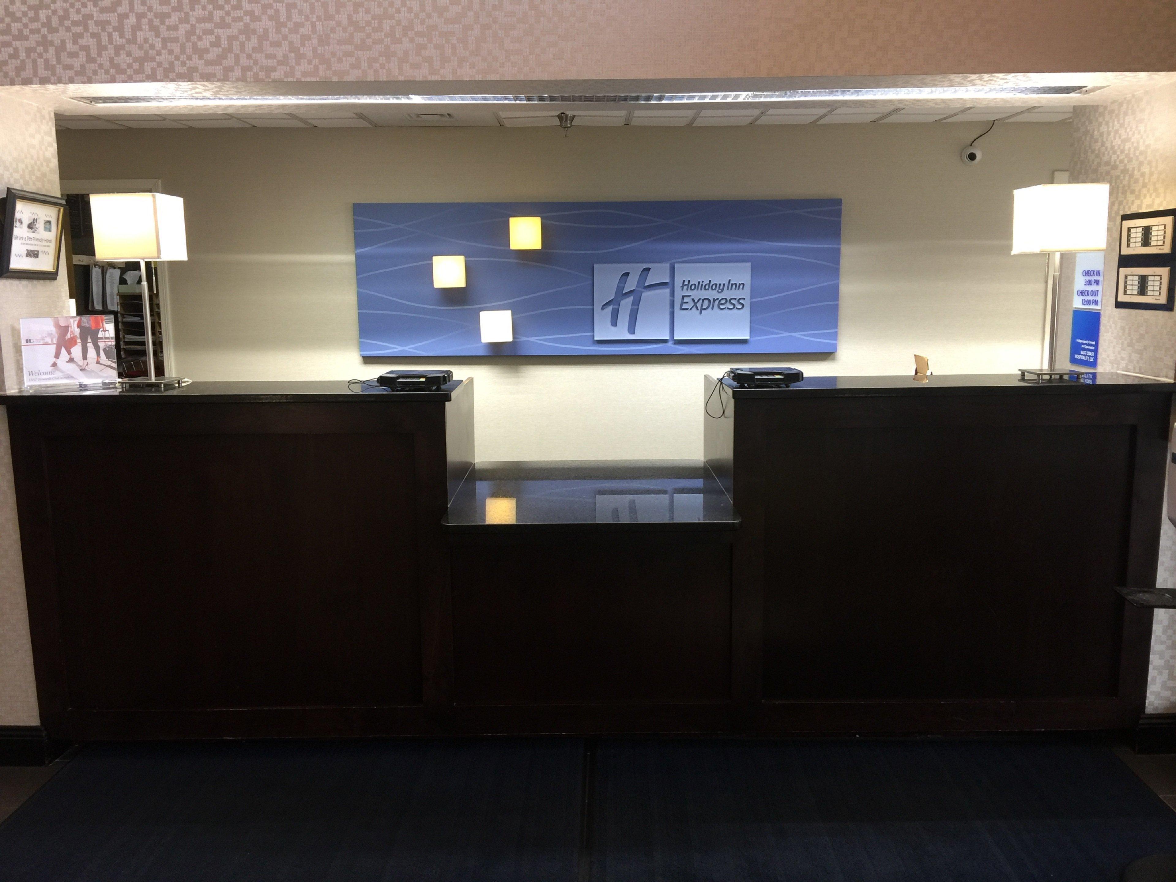 Holiday Inn Express Hotel & Suites Sanford By Ihg Exterior foto