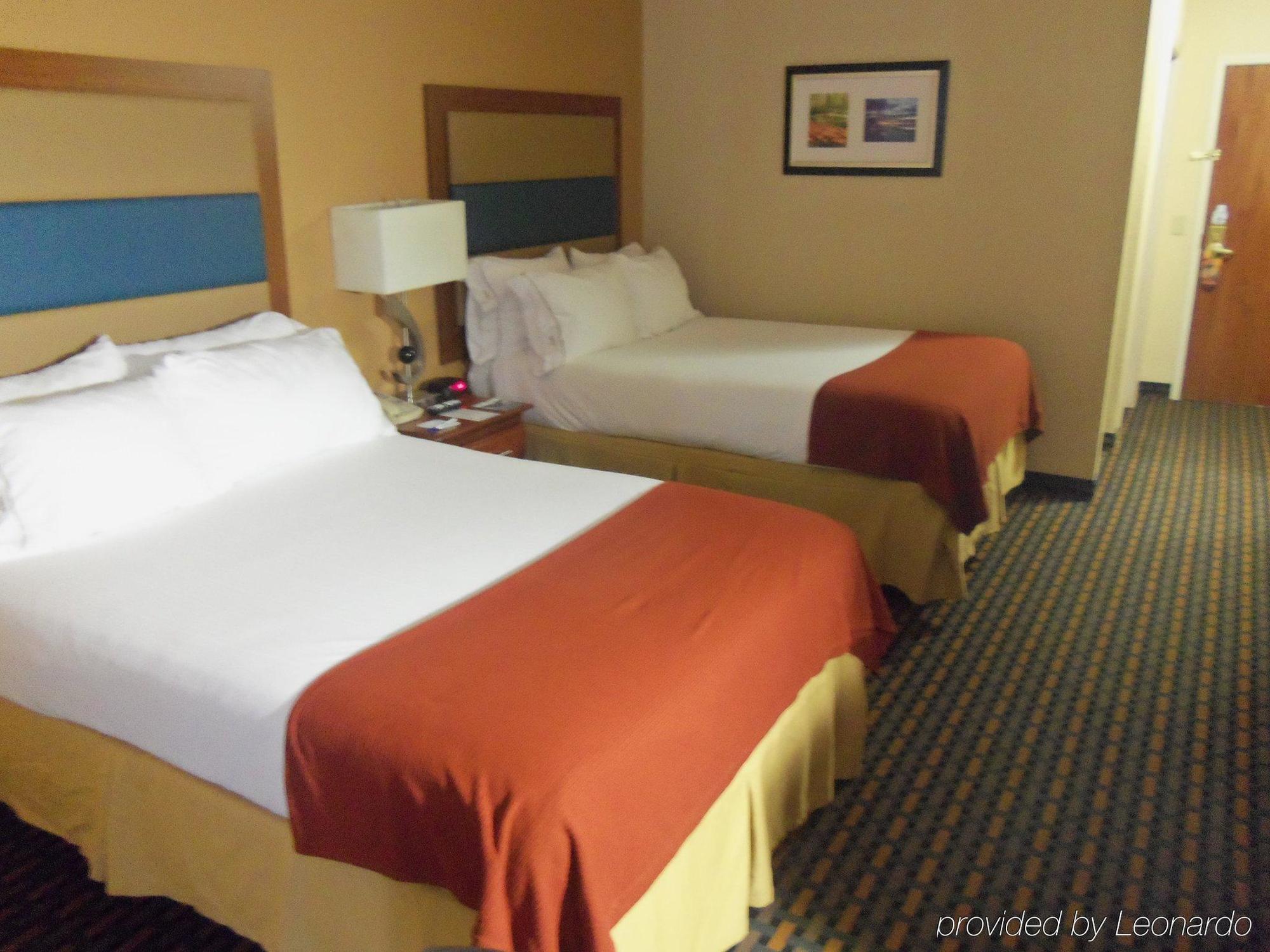 Holiday Inn Express Hotel & Suites Sanford By Ihg Exterior foto