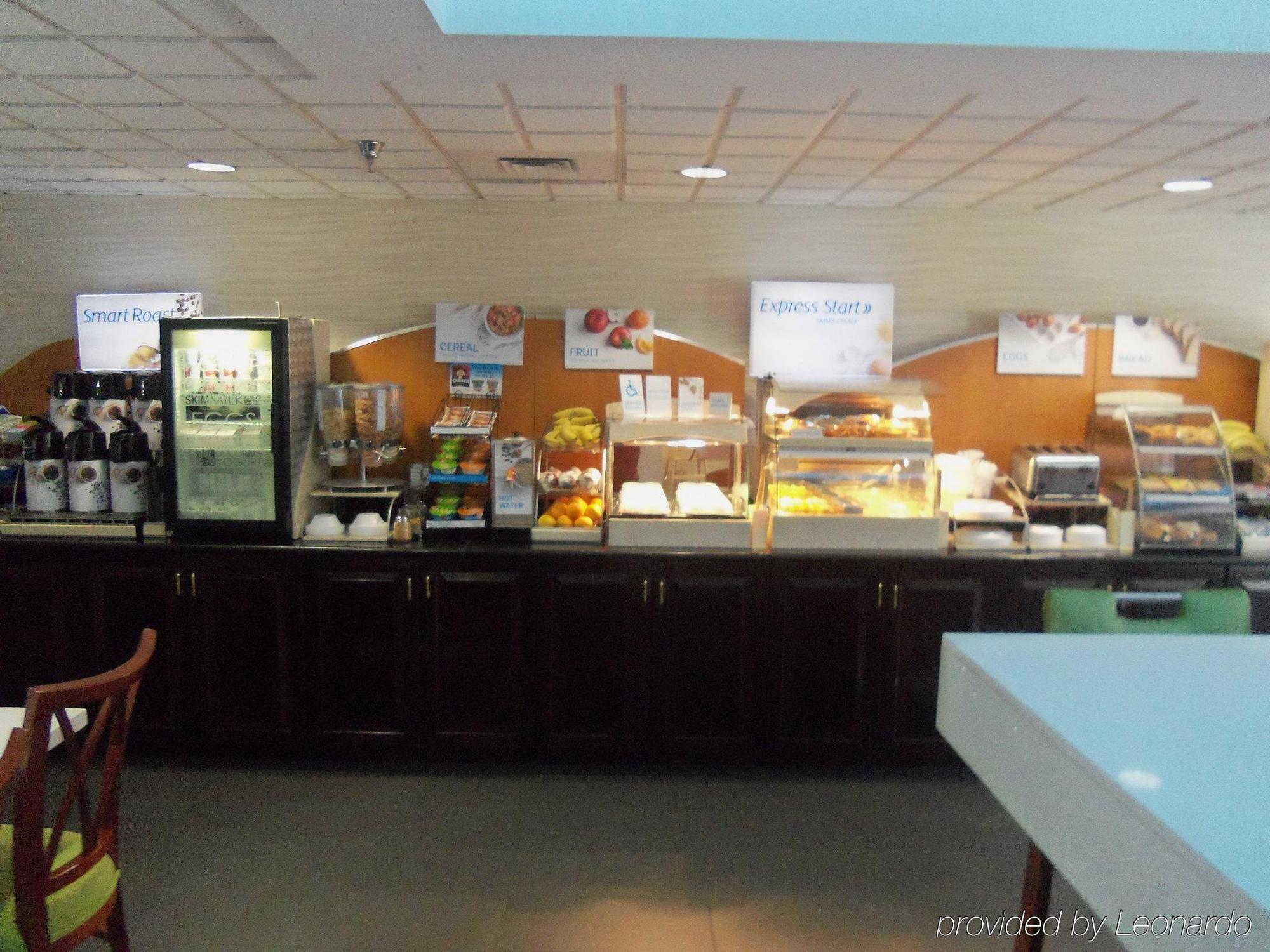 Holiday Inn Express Hotel & Suites Sanford By Ihg Exterior foto